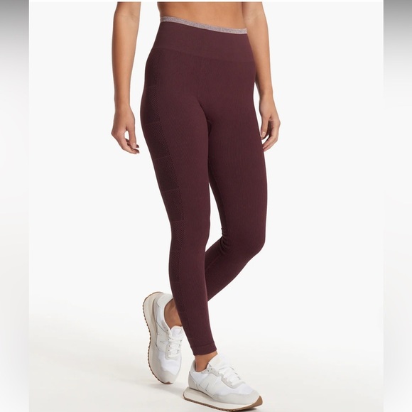 Vuori Women's Medium Helix Seamless Legging Maroon NWT 7/8 Length High Rise - Picture 2 of 8